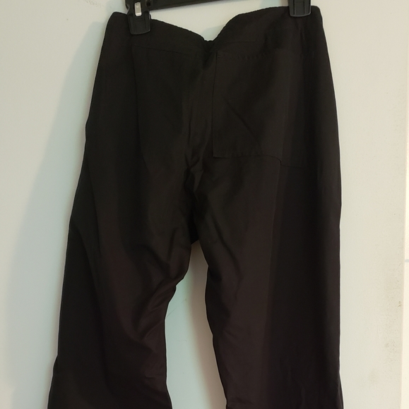 Old navy pants. - Picture 3 of 7